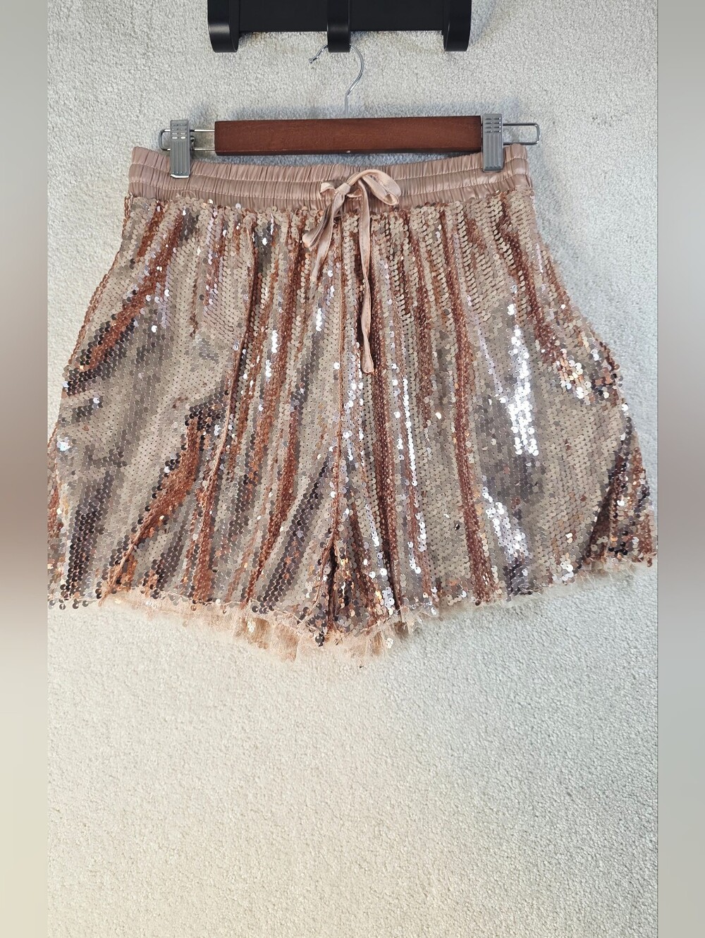Idem Ditto Rose Gold Sequin Hottie Shorts Party Girls Night Size M NWT